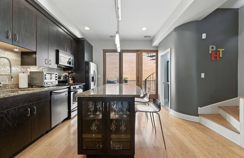 West Loop House | NEW! Spacious 3-Bed West Loop Townhouse, 1 Car Garage