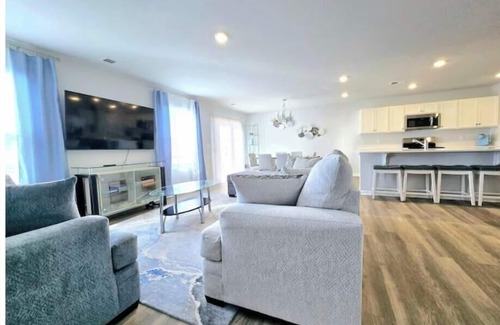 Southport House | New Spacious 3BR/2.5BA Beach House