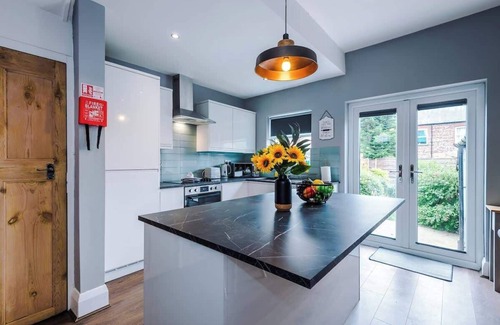 Salford House | NEW! Spacious Home, Ideal for Groups, FREE Parking