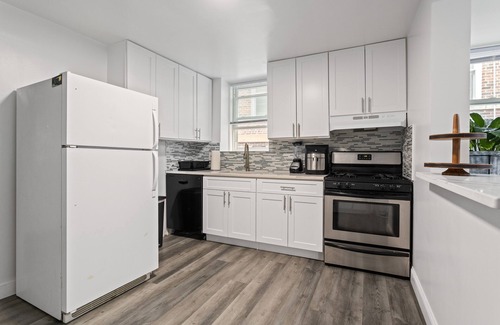 Queens Apartment | New & Spacious ~ Mins to Manhattan, King Beds
