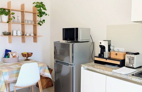 Oriago Apartment | New Studio Apt, Bus 10m + Parking Spot!