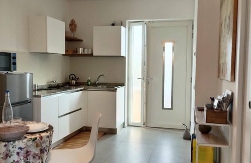 Oriago Apartment | New Studio Apt, Bus 10m + Parking Spot!