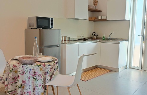 Oriago Apartment | New Studio Apt, Bus 10m + Parking Spot!