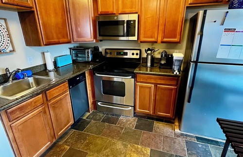 North Pacific Beach Apartment | NEW! Studio by the Beach & Boardwalk. Very Walkable. Gym, Sauna, Jacuzzi, BBQs