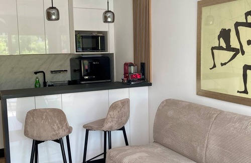 Riou - Petit Juas - Av de Grasse Apartment | New studio with pool parking in Cannes
