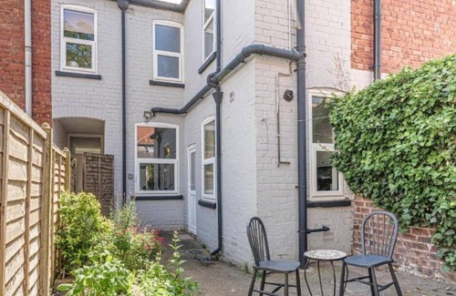 Lincoln House | New! Stunning and Inviting Home | Free Wi-Fi