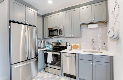 Historic District - North Apartment | New! Stunning & Historic 1800s Property Downtown 1/1 Apt Close to Food & Sights!
