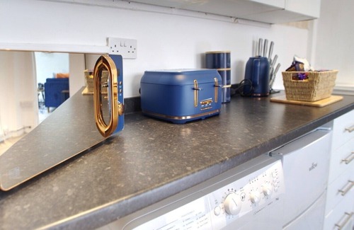 Morecambe Apartment | New! Stylish 2 Bed Apt Ideal for business & Family