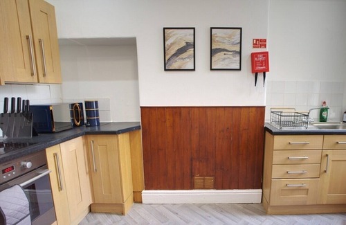 Morecambe Apartment | New! Stylish 2 Bed Apt Ideal for business & Family