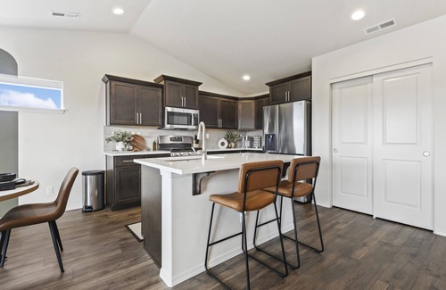 Nampa House | New, Stylish & centrally located. By Ford Idaho Center, shops & restaurants!