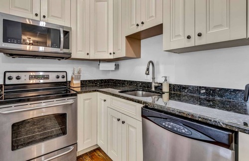 Downtown Cleveland Apartment | NEW Stylish Downtown Stay | City Views + Rooftop
