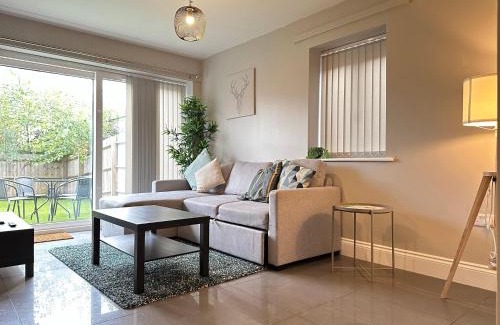 Smethwick House | New Stylish House - Sleeps 7 - Free Parking - Contractors Welcome - Wifi