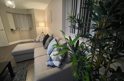 Smethwick House | New Stylish House - Sleeps 7 - Free Parking - Contractors Welcome - Wifi