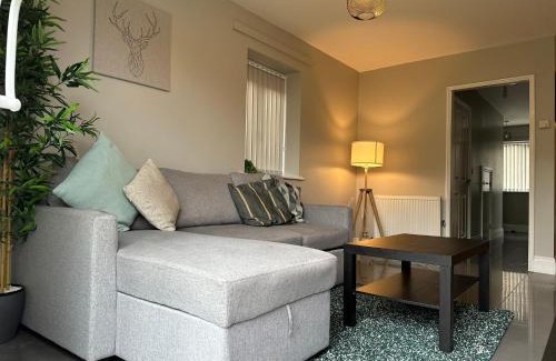Smethwick House | New Stylish House - Sleeps 7 - Free Parking - Contractors Welcome - Wifi