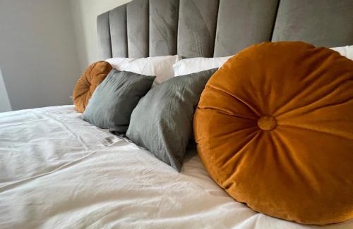 Smethwick House | New Stylish House - Sleeps 7 - Free Parking - Contractors Welcome - Wifi
