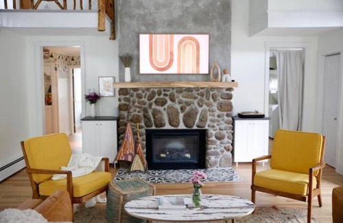 Saugerties House | NEW Stylish Waterfront Retreat - Skiing, Swimming, Hot Tub