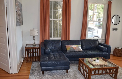 Columbia House | NEW! Sunny & Spacious - Walk to USC Games & More!