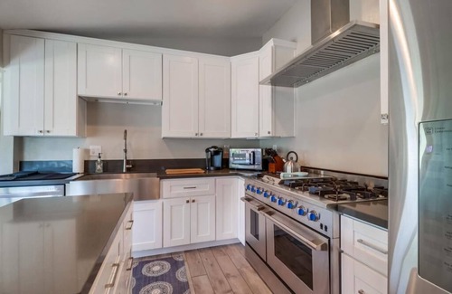 Bay Park House | NEW Super Clean 3 Bed/2 Bath Home - Fully Loaded
