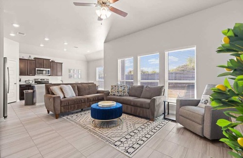 Temple House | New* Temple 6 Bd Home, Safe Neighborhood, 5 Mi to BS&W & UMHB! Insurance Housing