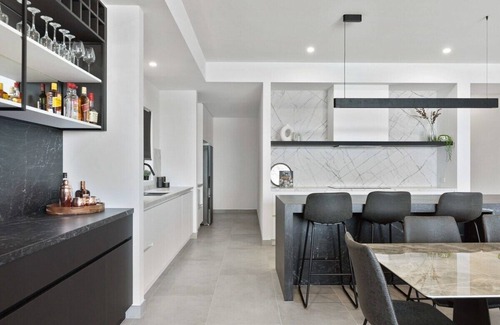 Yarrawonga House | NEW - The Black Pelican