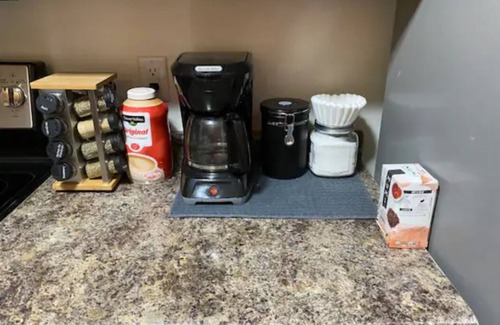 Racine House | New! The Gatsby! Pro Cleaned, Self Check In Sleeps 12