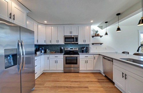 Long Pond House | NEW The Nordic Lakehaus| Hot Tub & Theater Room