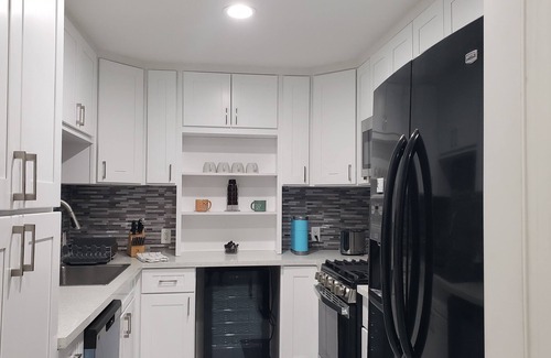 Palm Springs House | NEW! The Pink Stone Mountain Views, Saltwater Pool/Spa, Mini Golf
