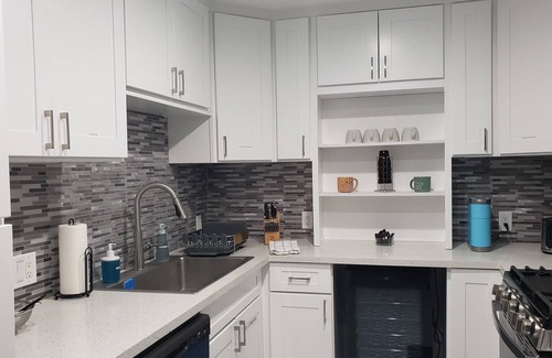 Palm Springs House | NEW! The Pink Stone Mountain Views, Saltwater Pool/Spa, Mini Golf