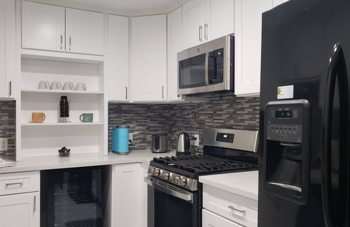 Palm Springs House | NEW! The Pink Stone Mountain Views, Saltwater Pool/Spa, Mini Golf