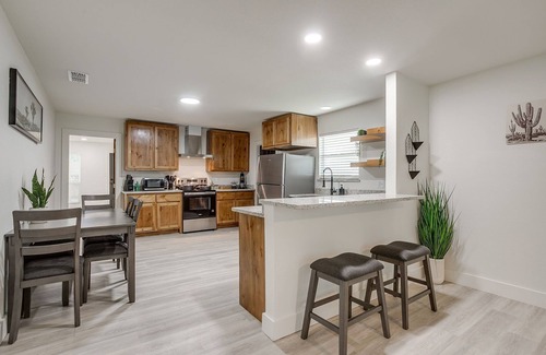 Stephenville House | *NEW* The Round Up | 4BR | Walk to TSU | Downtown