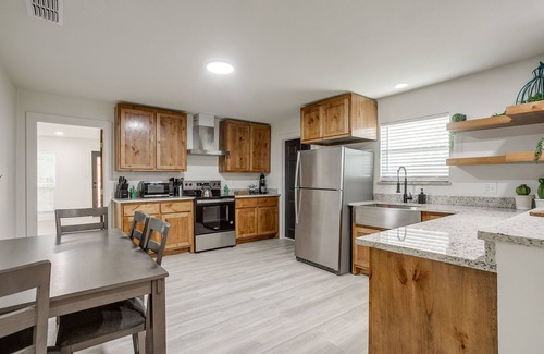 Stephenville House | *NEW* The Round Up | 4BR | Walk to TSU | Downtown