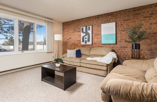 Pueblo House | New Timeless 2-bedroom with Exposed Brick