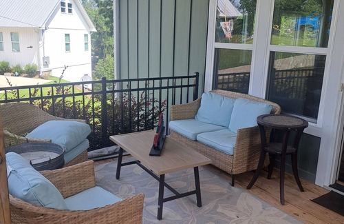 Wedowee House | New to the Market-MY HAPPY PLACE- Spacious 2 bd/2ba home with dock