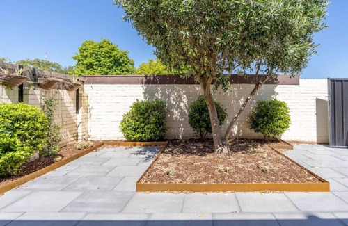 Garran Apartment | New to VRBO: 3BR Home near Canberra Hospital & Parliament