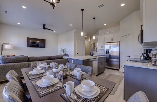Washington House | NEW Townhome - Private Hot Tub, Fire Pit & Pool