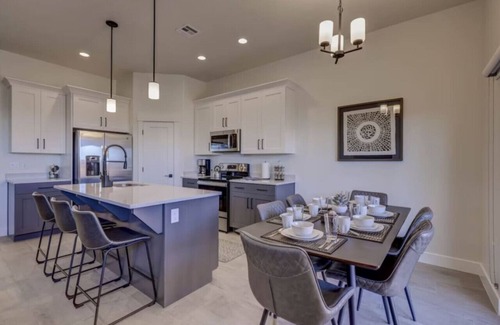 Washington House | NEW Townhome - Private Hot Tub, Fire Pit & Pool