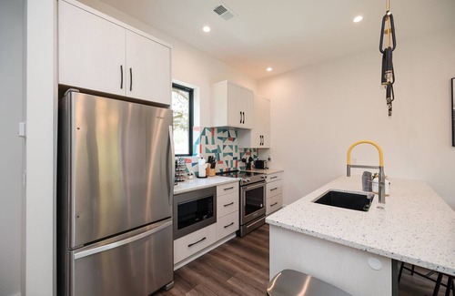 Wilmington House | NEW Townhome with TURF ROOFTOP and Games in Heart of Wilmington! Unit A