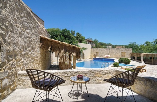 Zouridi Villa | New Traditional Villa with Private Pool & 3 Apartments near Rethymno Town