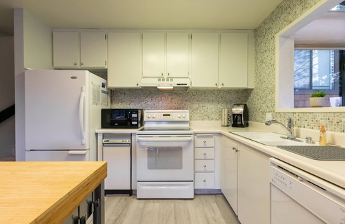 Truckee Condo | New! Tranquil retreat at Tahoe Donner ski bowl