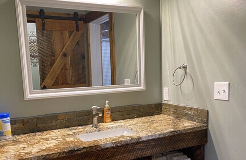 Crouch Apartment | New Two Bedroom Suite in Historic Downtown Crouch