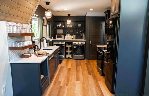 Helen Cabin | New Upscale Rustic A-frame cabin sitting on golf course