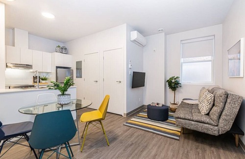 Plateau Mont Royal Apartment | New Urban and Well Located 1 Bedroom Apartment by Denstays