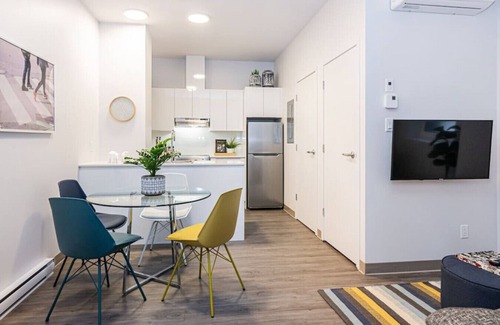 Plateau Mont Royal Apartment | New Urban and Well Located 1 Bedroom Apartment by Denstays