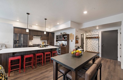 People's Freeway Condo | NEW! Urban, Downtown Condo, Incredible Mtn/City views, Stylish, TRX/Walkable!