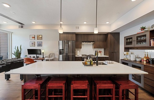 People's Freeway Condo | NEW! Urban, Downtown Condo, Incredible Mtn/City views, Stylish, TRX/Walkable!