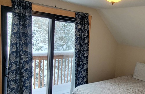 Vail Cabin | **NEW** Vail Cabin, Sleeps 8 Great Location, Smores, Park