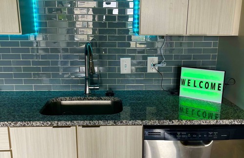 SoNo Condo | *New Vibrant Loft W Balcony City Views*