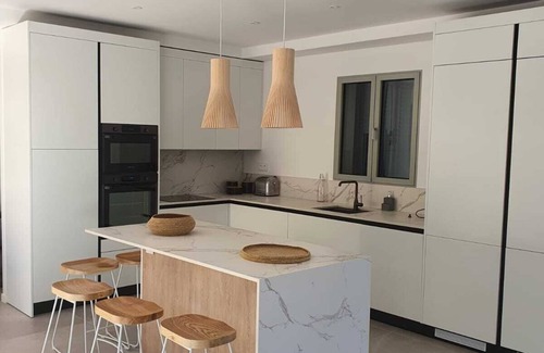 Le Brusc Villa | NEW VILLA in Le Brusc - Six Fours les Plages - swimming pool, 8 people, 5 bedrooms