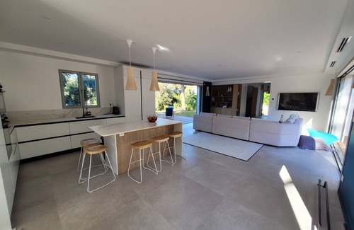 Le Brusc Villa | NEW VILLA in Le Brusc - Six Fours les Plages - swimming pool, 8 people, 5 bedrooms