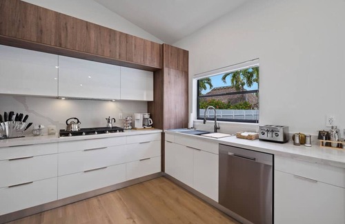 Richmond West Villa | NEW Villa Paradise Lux Gem Pool Game Room
